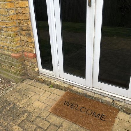Spacious King Room With Private Entrance - Near Emirates And Camden And King'S Cross - 5 Min To Tube Финчли Екстериор снимка