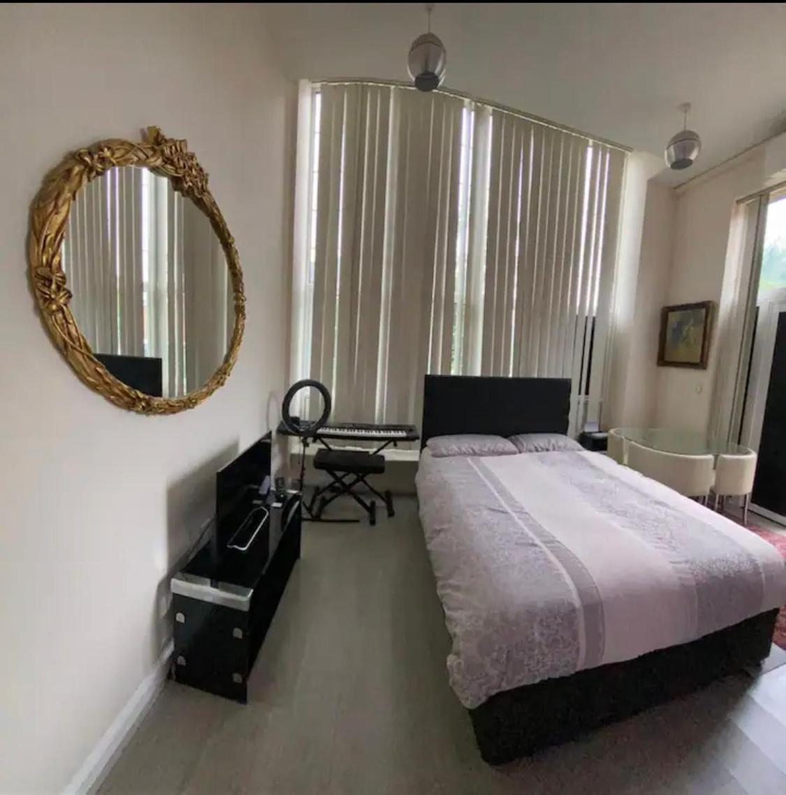 Spacious King Room With Private Entrance - Near Emirates And Camden And King'S Cross - 5 Min To Tube Финчли Екстериор снимка