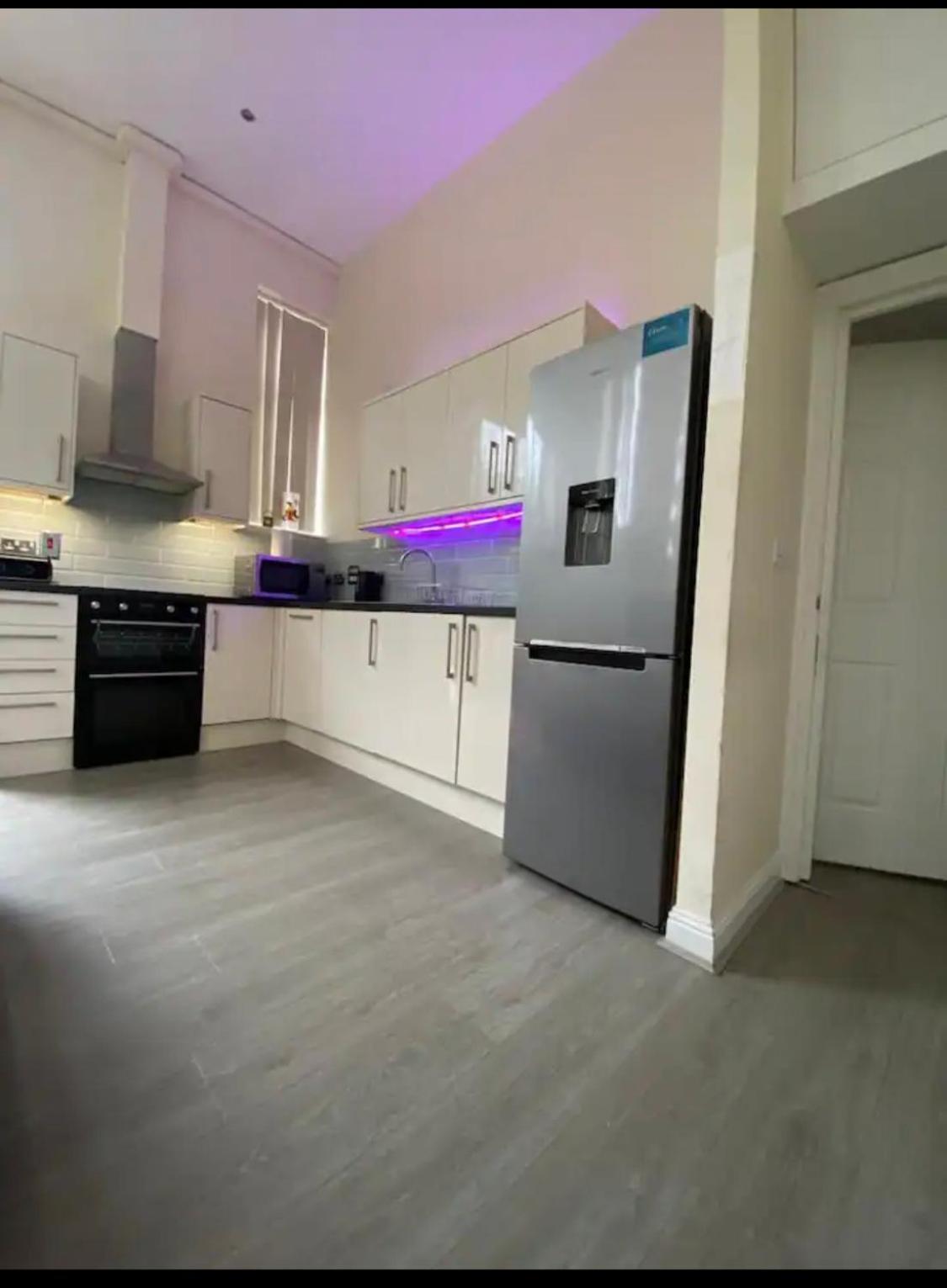 Spacious King Room With Private Entrance - Near Emirates And Camden And King'S Cross - 5 Min To Tube Финчли Екстериор снимка