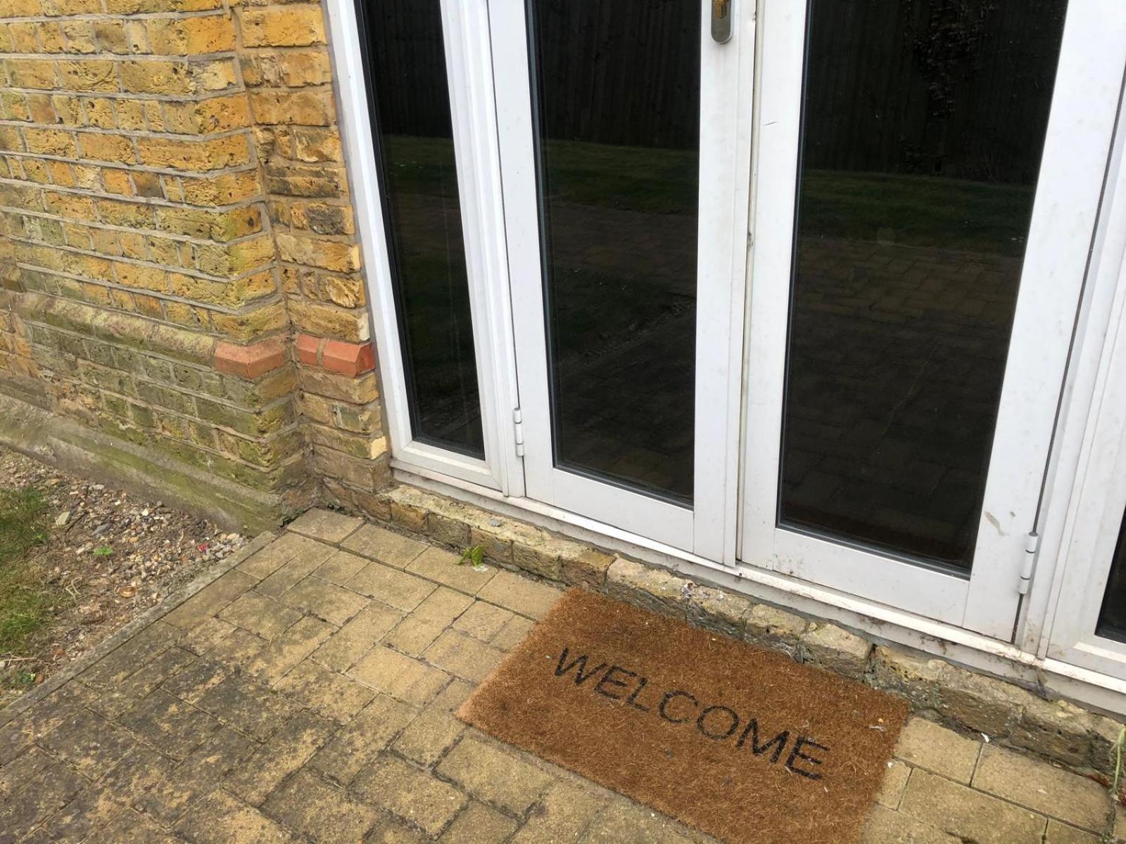 Spacious King Room With Private Entrance - Near Emirates And Camden And King'S Cross - 5 Min To Tube Финчли Екстериор снимка